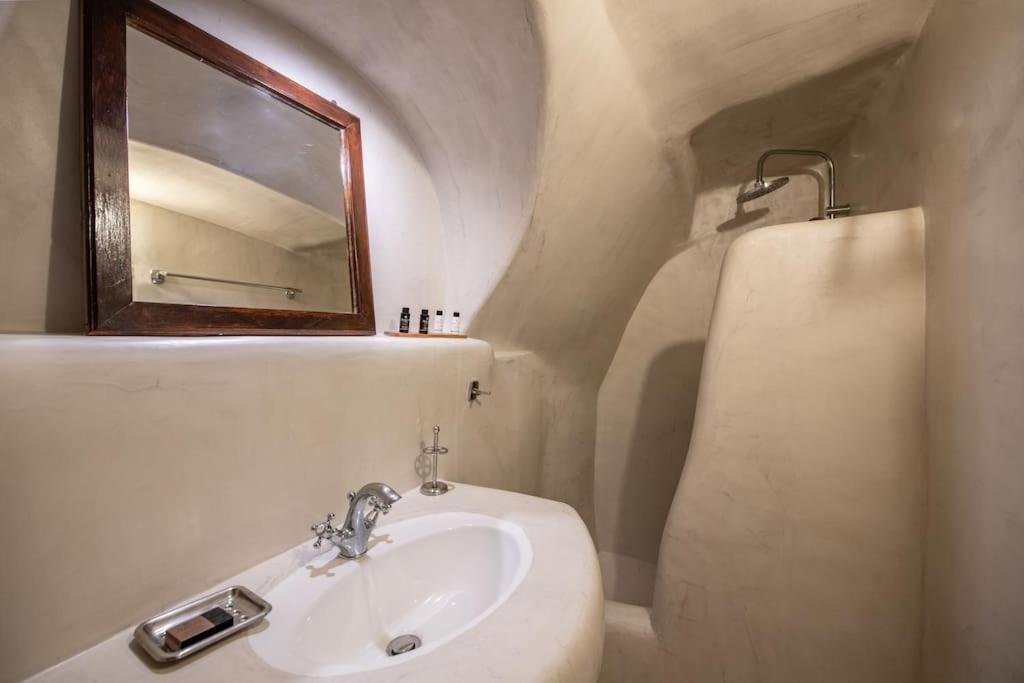 Astrea Suites "Ostria Cave Villa-Outdoor Jacuzzi" 이아 외부 사진