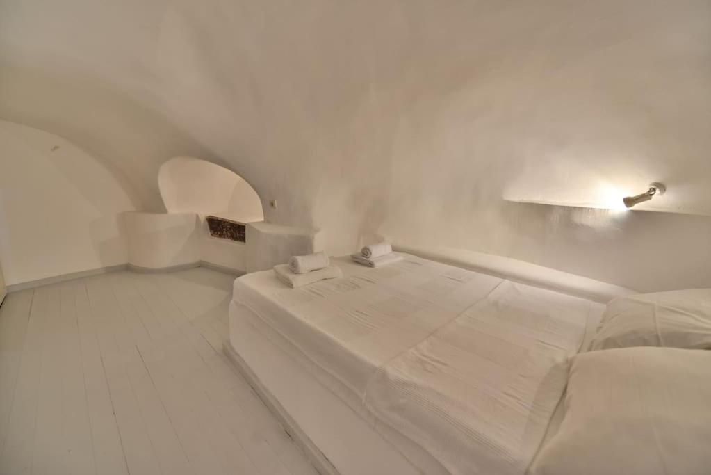 Astrea Suites "Ostria Cave Villa-Outdoor Jacuzzi" 이아 외부 사진