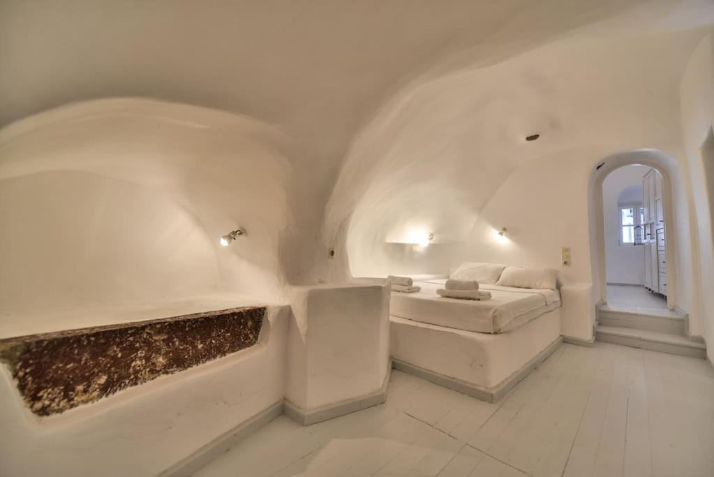 Astrea Suites "Ostria Cave Villa-Outdoor Jacuzzi" 이아 외부 사진